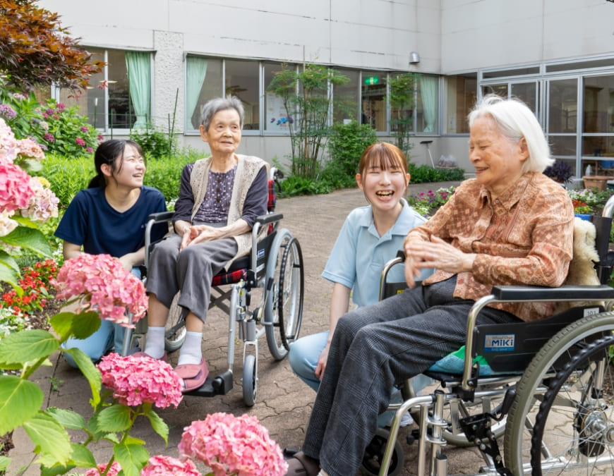 明るい笑顔が溢れる秋葉福祉会